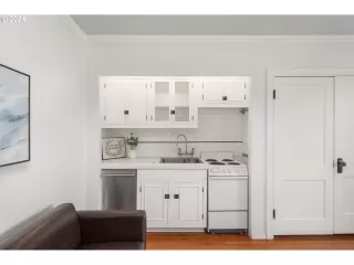 Photo #6: 24035507 Listing 