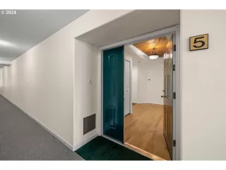 Photo #2: 24035704 Listing