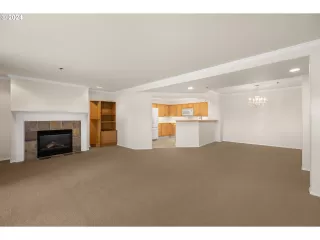 Photo #4: 24035704 Listing