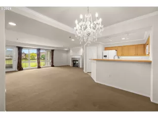 Photo #6: 24035704 Listing