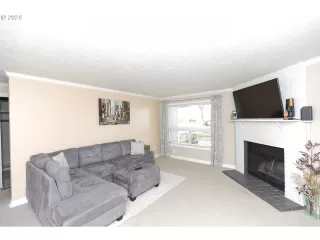 Photo #5: 24036482 Listing 