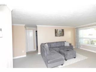 Photo #6: 24036482 Listing 