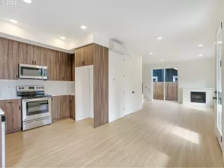 Photo #3: 24036980 Listing