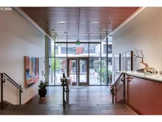 Photo #2: 24037082 Listing