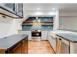 Photo #1: 24037122 Listing 