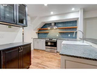 Photo #2: 24037122 Listing 