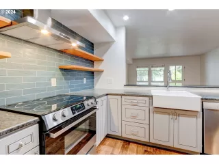 Photo #4: 24037122 Listing 