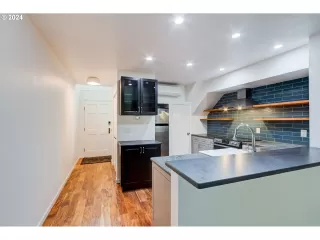 Photo #5: 24037122 Listing 