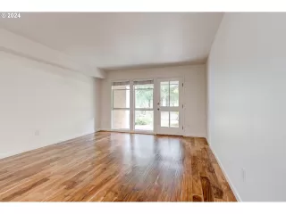 Photo #6: 24037122 Listing 