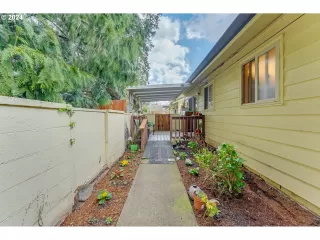 Photo #1: 24038016 Listing