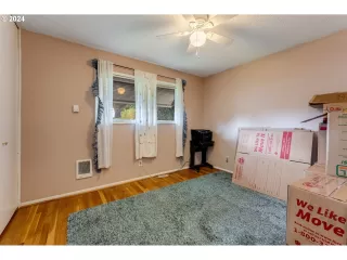 Photo #4: 24038016 Listing