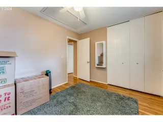 Photo #5: 24038016 Listing