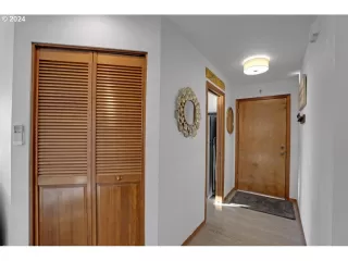 Photo #5: 24038496 Listing 