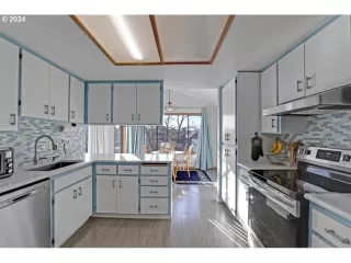 Photo #6: 24038496 Listing 