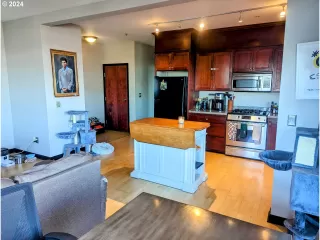 Photo #2: 24038643 Listing 