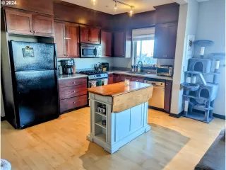 Photo #5: 24038643 Listing 