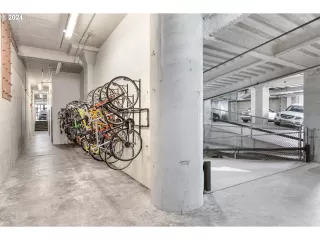 Photo #3: 24039879 Listing