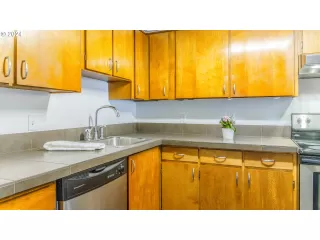 Photo #2: 24039974 Listing 