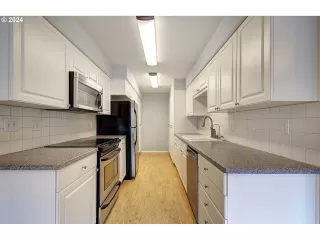 Photo #4: 24040105 Listing 