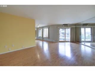 Photo #5: 24040105 Listing 