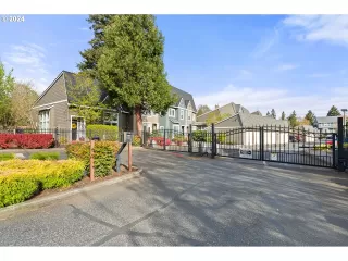 Photo #5: 24040955 Listing