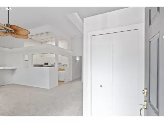 Photo #6: 24040955 Listing