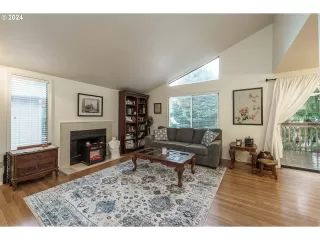 Photo #5: 24041546 Listing