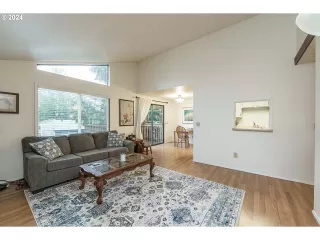 Photo #6: 24041546 Listing