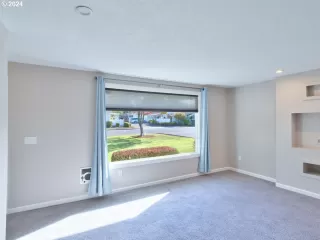 Photo #4: 24041547 Listing