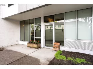 Photo #3: 24041735 Listing