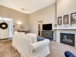 Photo #4: 24041938 Listing