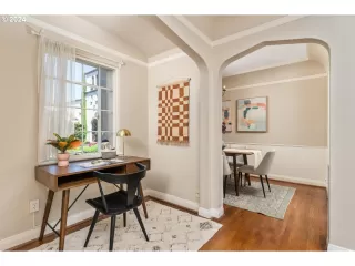 Photo #4: 24042371 Listing