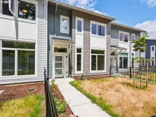 Photo #1: 24042536 Listing