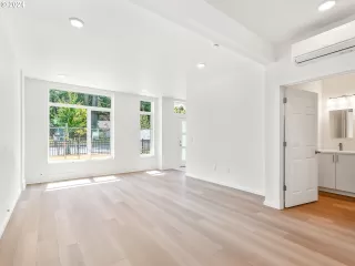 Photo #2: 24042536 Listing