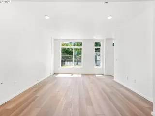 Photo #3: 24042536 Listing