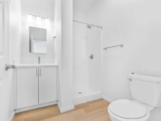 Photo #4: 24042536 Listing