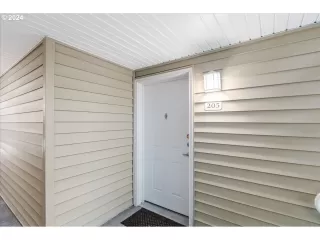 Photo #4: 24042759 Listing