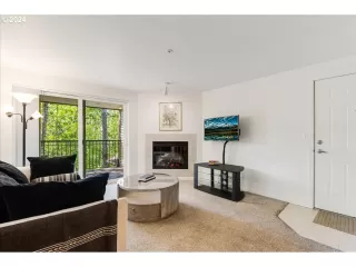 Photo #6: 24042759 Listing