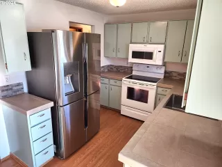 Photo #3: 24042964 Listing 