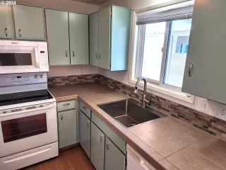 Photo #4: 24042964 Listing 