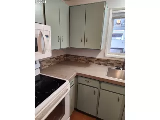 Photo #6: 24042964 Listing 