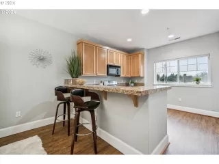 Photo #4: 24043209 Listing 