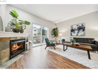 Photo #6: 24043209 Listing 