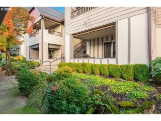 Photo #3: 24043272 Listing