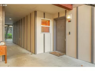 Photo #5: 24043272 Listing