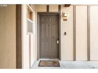 Photo #6: 24043272 Listing