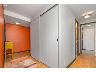 Photo #4: 24044118 Listing