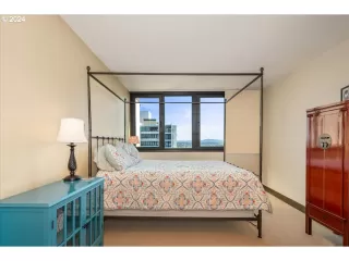 Photo #5: 24044118 Listing