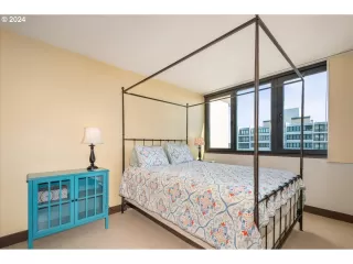 Photo #6: 24044118 Listing