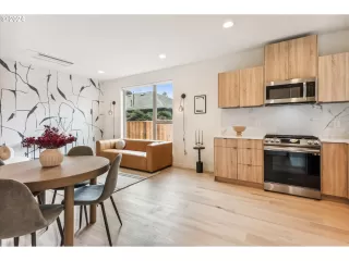 Photo #5: 24045414 Listing 